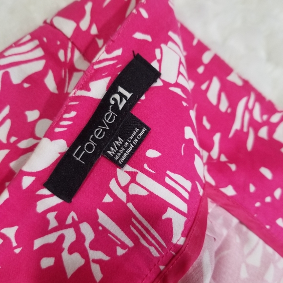 Forever 21 pink pattern mini skirt. Size M - Picture 9 of 11